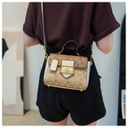 2026 Fashionable women's handbag with a vintage French design, suitable for any occasion as a shoulder or cross-body bag