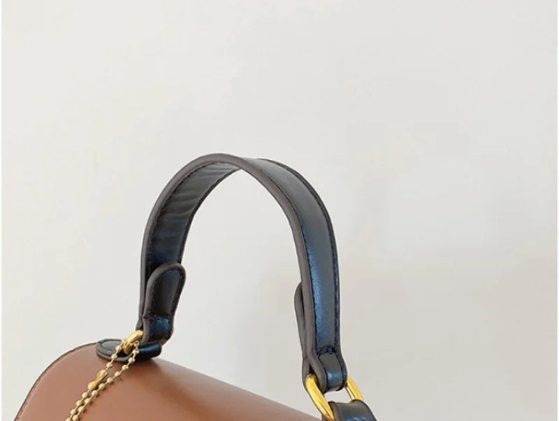 2026 Fashionable women's handbag with a vintage French design, suitable for any occasion as a shoulder or cross-body bag